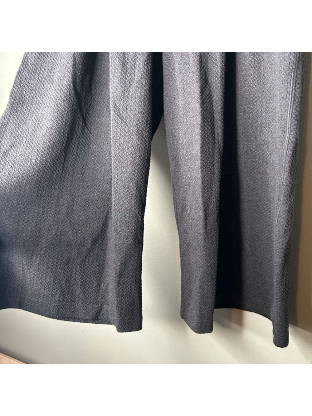 Lululemon Can You Feel The Pleat Dark Grey Cropped Pants Women's Size Medium M - Picture 2 of 4